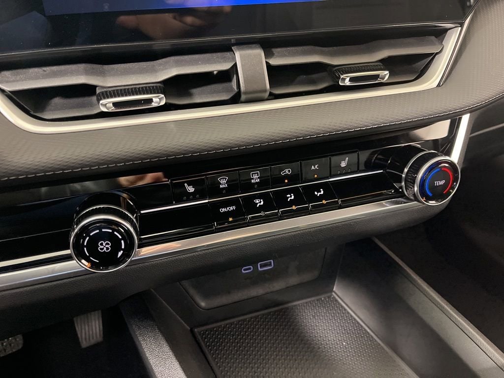 2025 Chevrolet Equinox LT - Photo 28