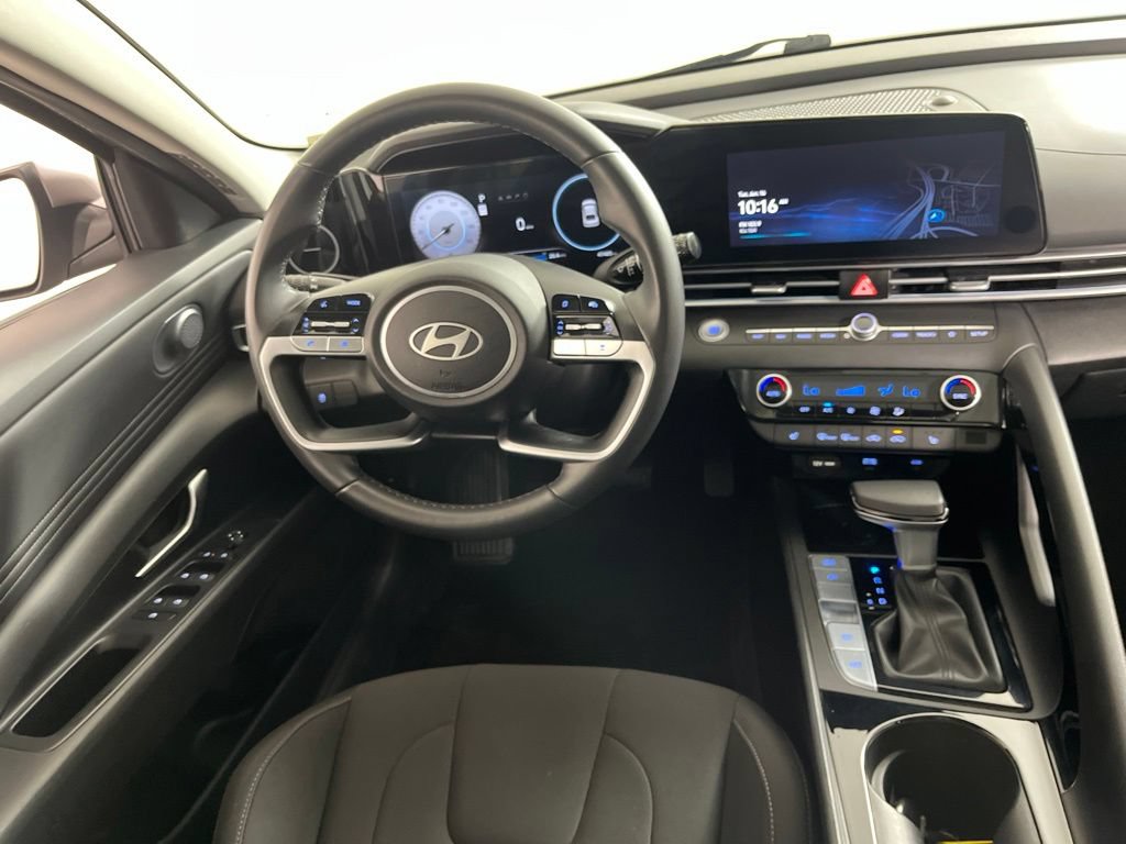 2025 Hyundai Elantra SEL - Photo 17