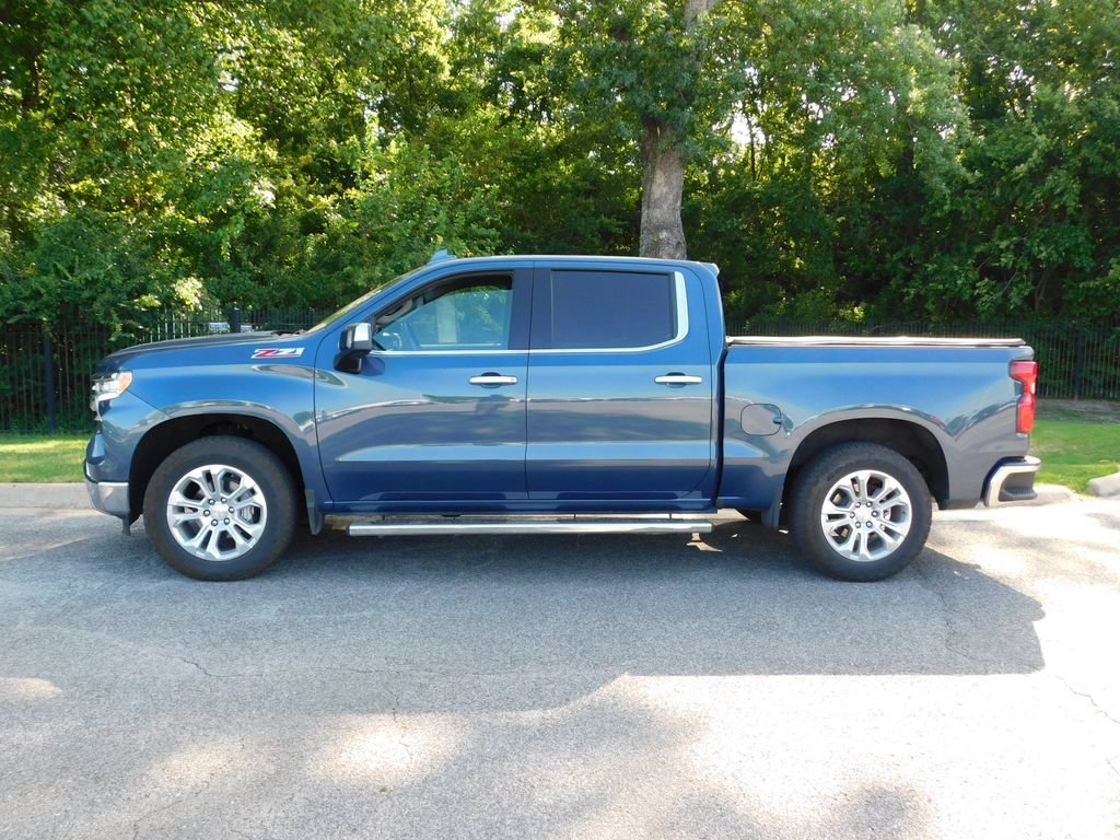 2024 Chevrolet Silverado 1500 LTZ photo 2