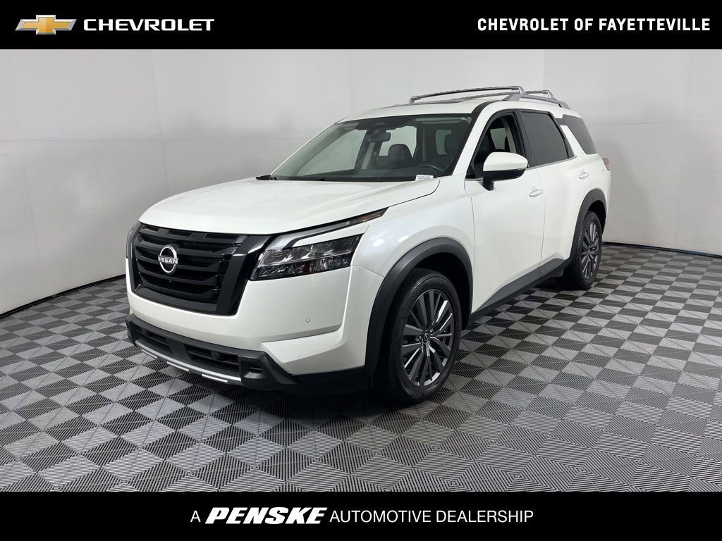 2023 Nissan Pathfinder SL's photo