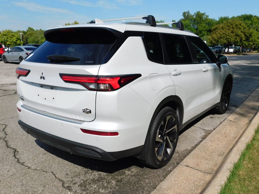 2022 Mitsubishi Outlander ES photo 3