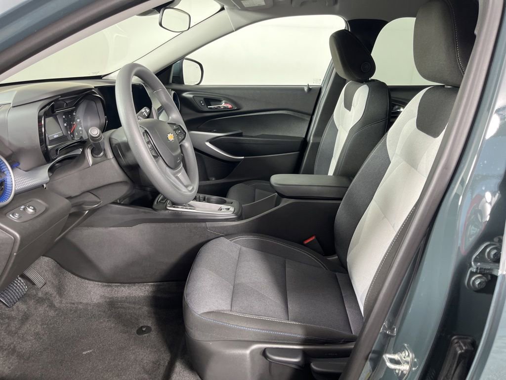 2025 Chevrolet Trax LS - Photo 19