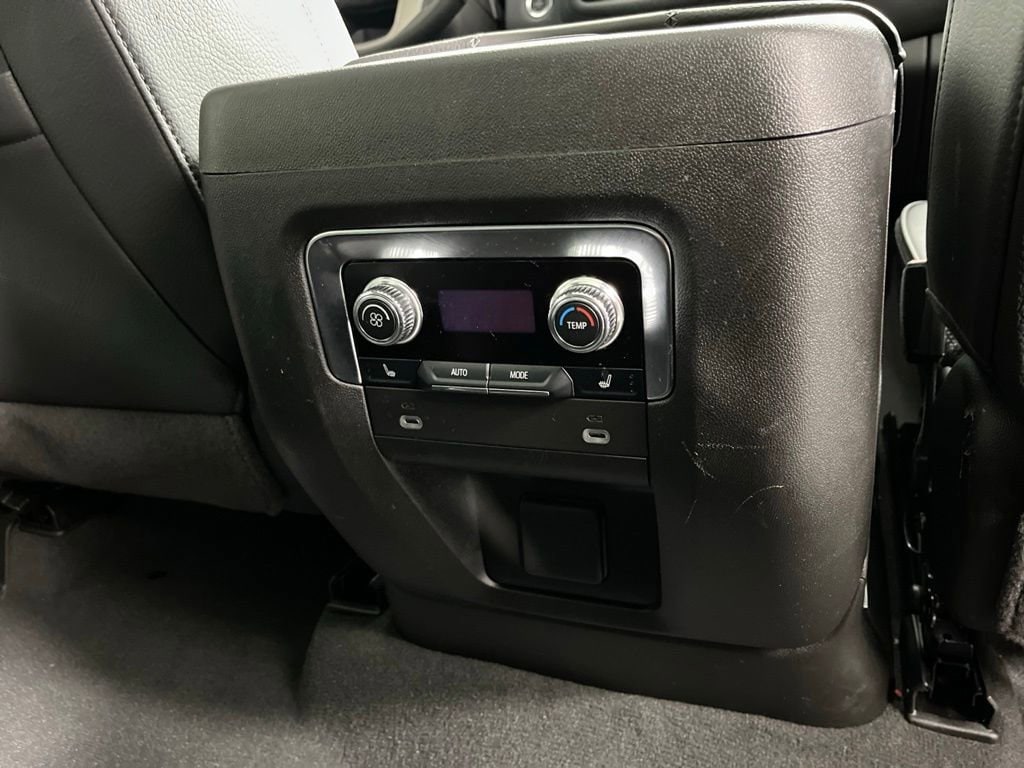 2024 GMC Yukon Denali - Photo 10