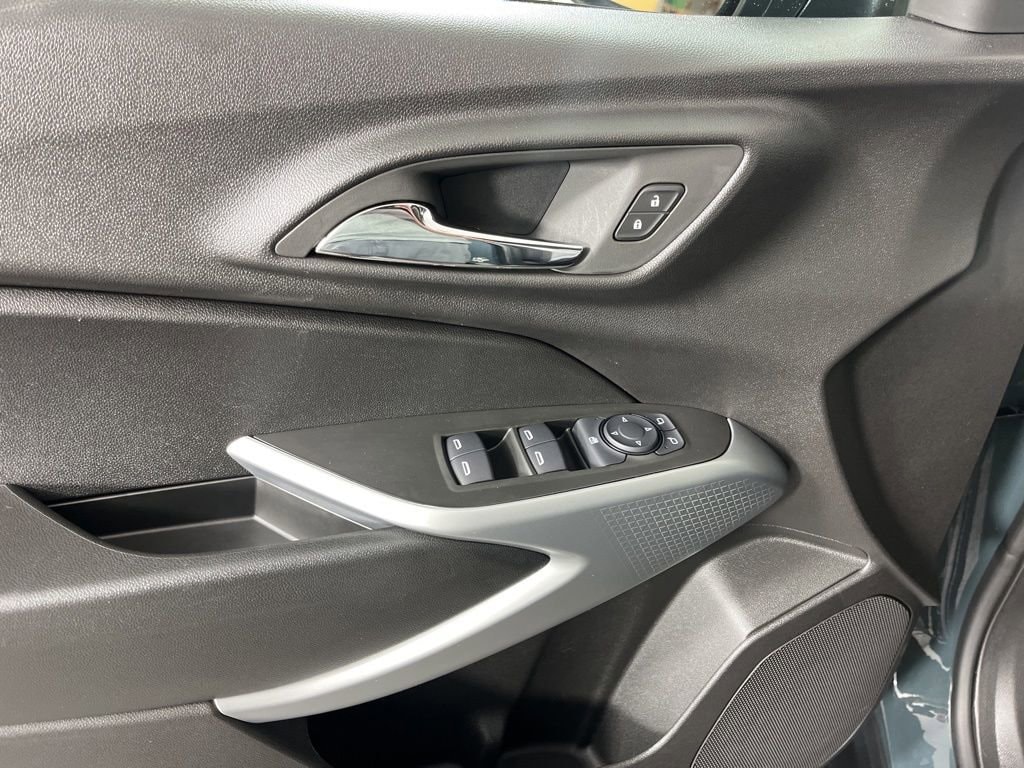 2025 Chevrolet Trax LS - Photo 22
