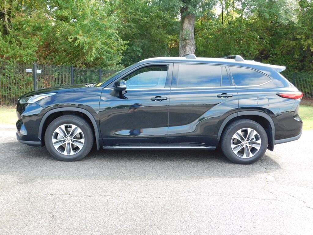 Used 2021 Toyota Highlander XLE SUV