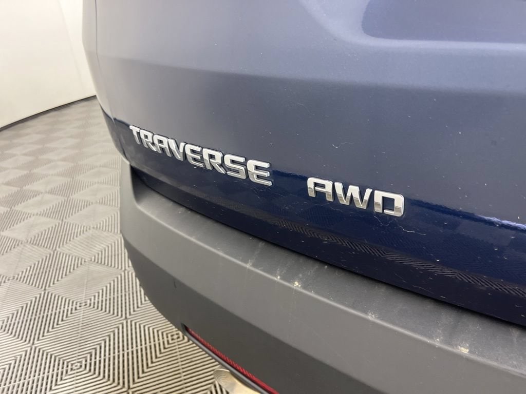 Used 2023 Chevrolet Traverse LT Cloth SUV