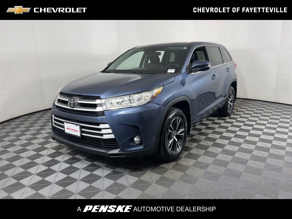 2017 Toyota Highlander LE Plus's photo