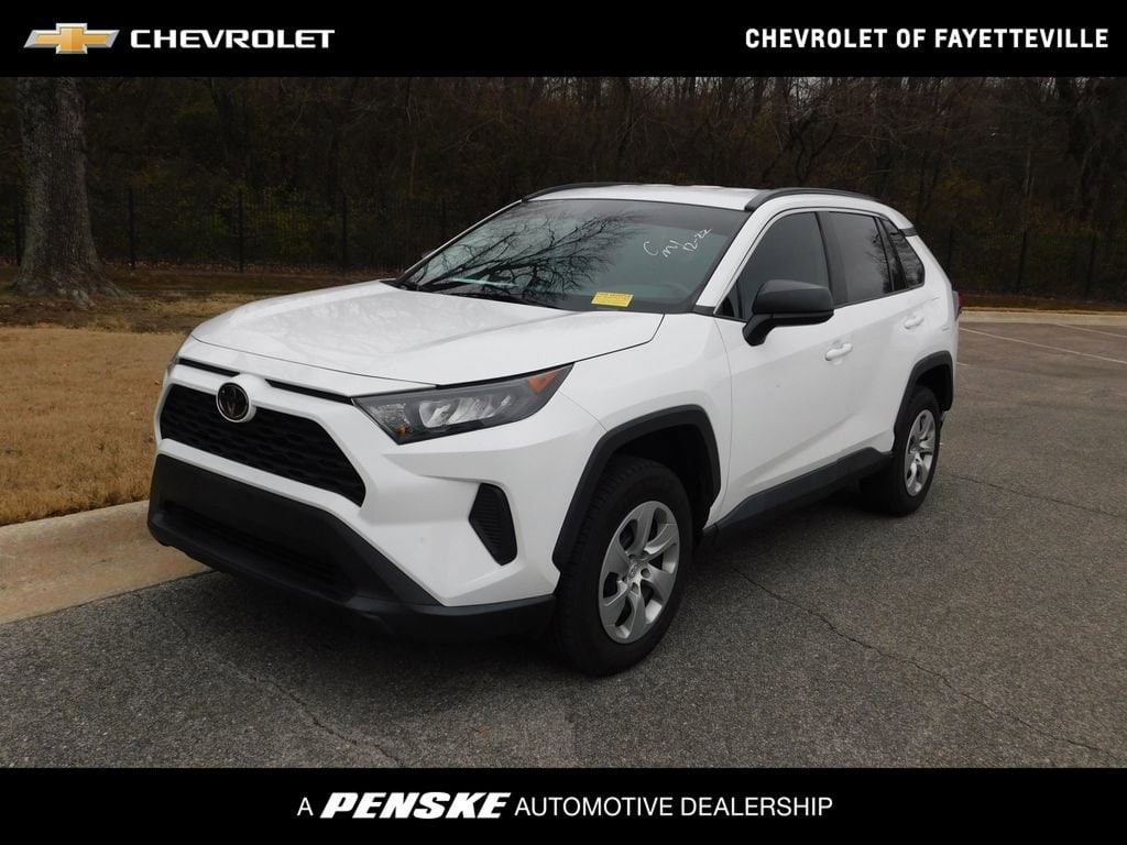 2021 Toyota RAV4 LE's photo