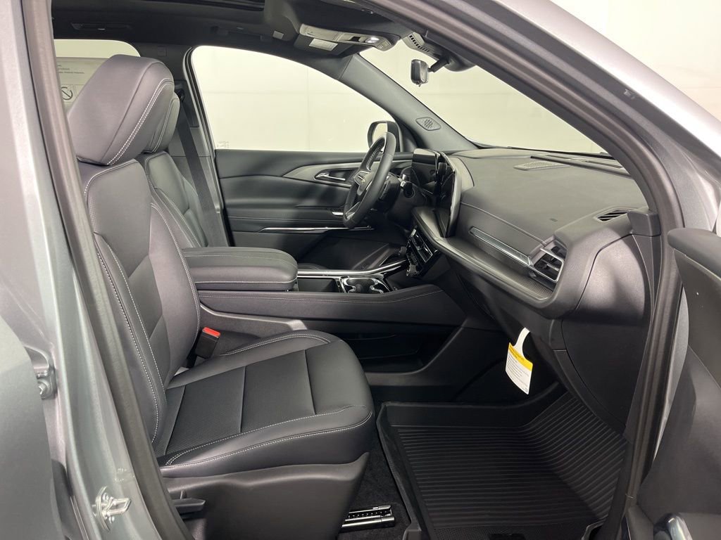 2026 Chevrolet Traverse LT - Photo 8