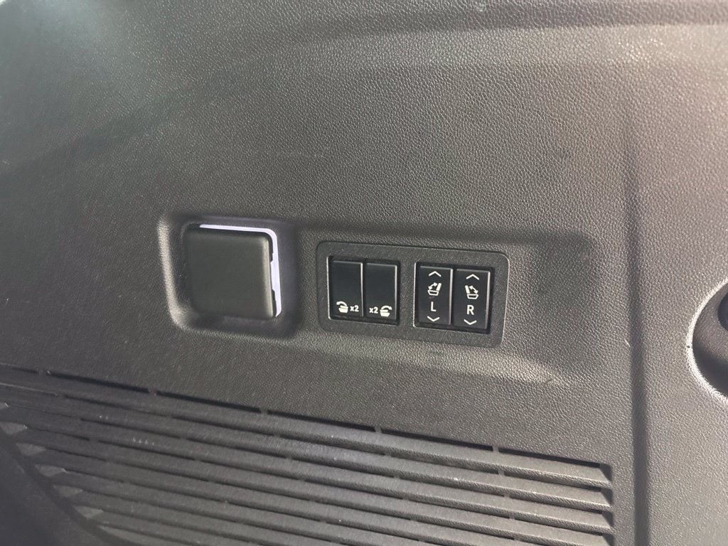 2021 GMC Yukon XL AT4 - Photo 11