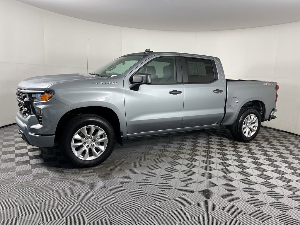 2025 Chevrolet Silverado 1500 Custom photo 2