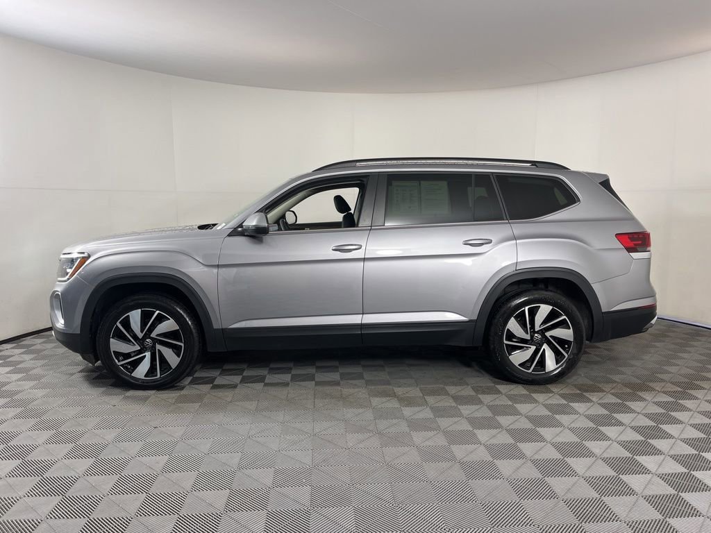 Used 2024 Volkswagen Atlas SE w/Tech with VIN 1V2HR2CA4RC527462 for sale in Fayetteville, AR