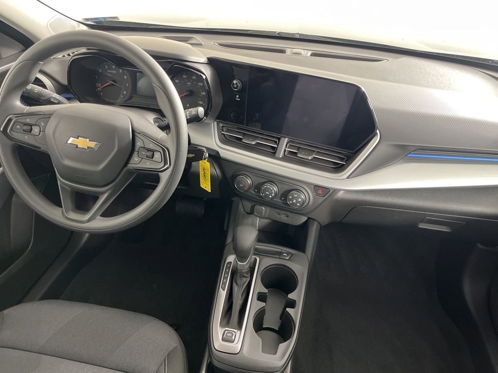 2025 Chevrolet Trax LS - Photo 13