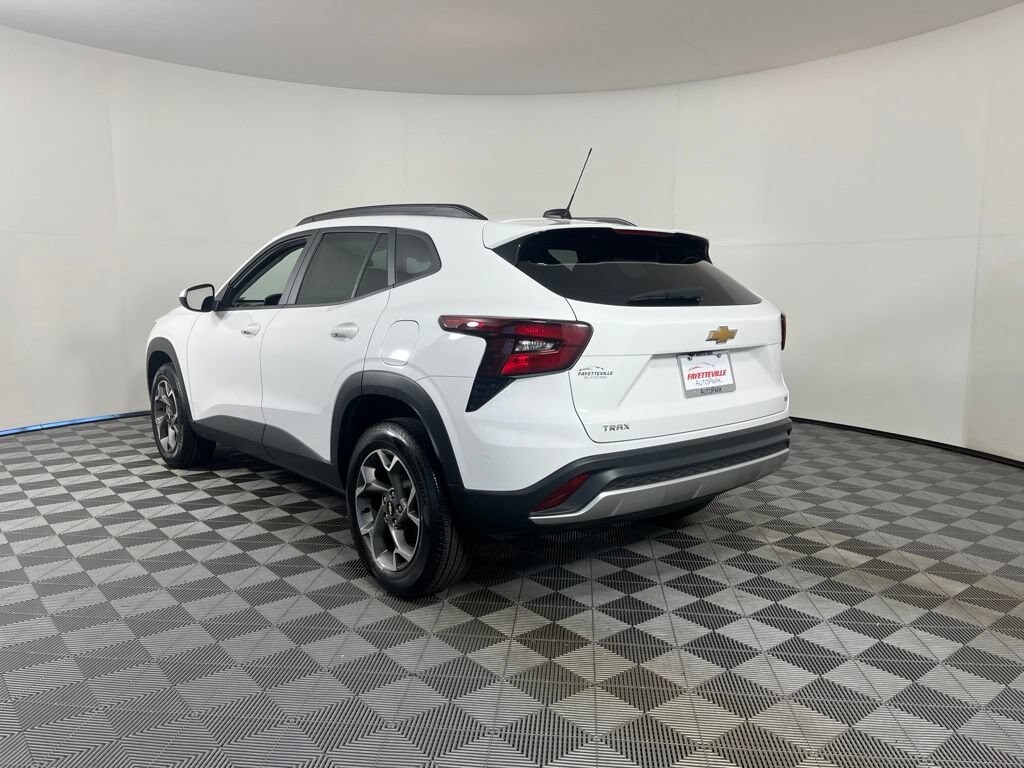 Used 2025 Chevrolet Trax LT SUV