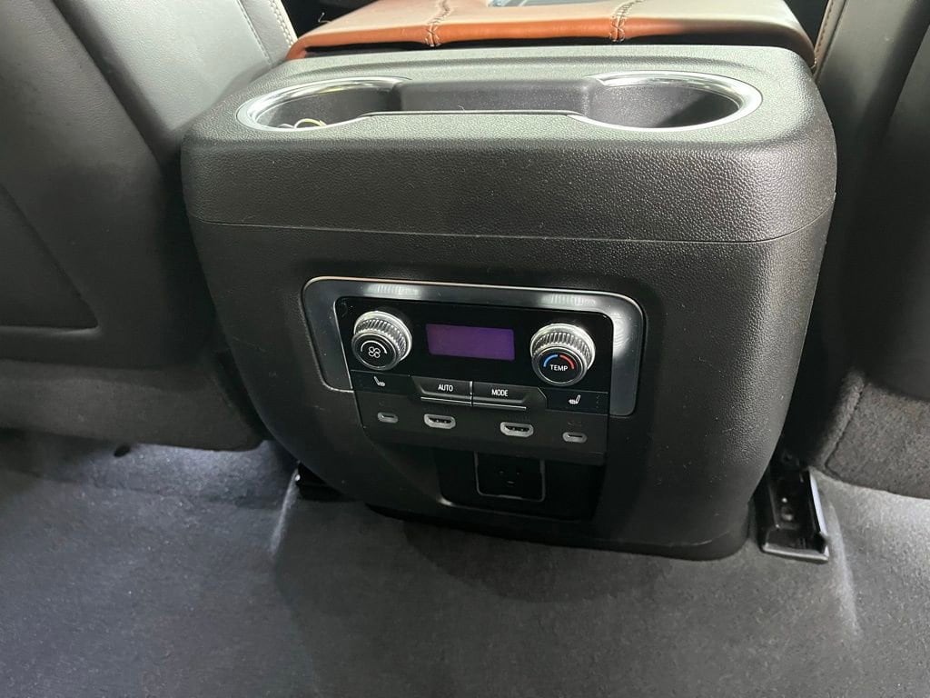2024 GMC Yukon Denali Ultimate - Photo 9
