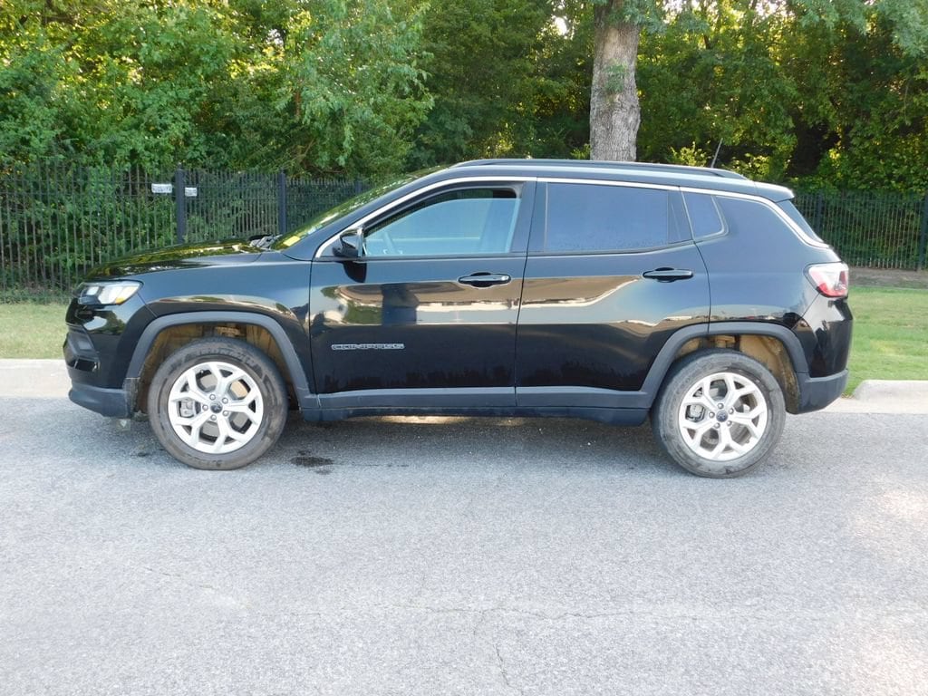 Used 2025 Jeep Compass Latitude SUV