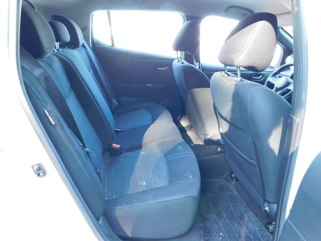 2022 Nissan Leaf S photo 3