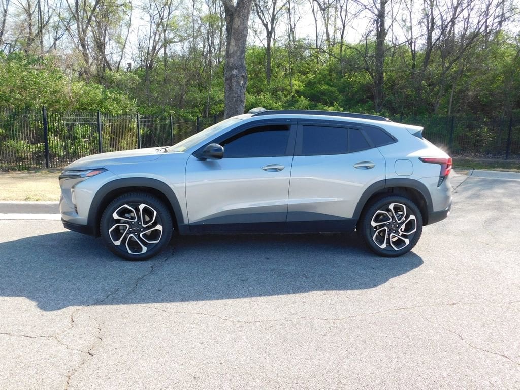 Used 2025 Chevrolet Trax 2RS SUV