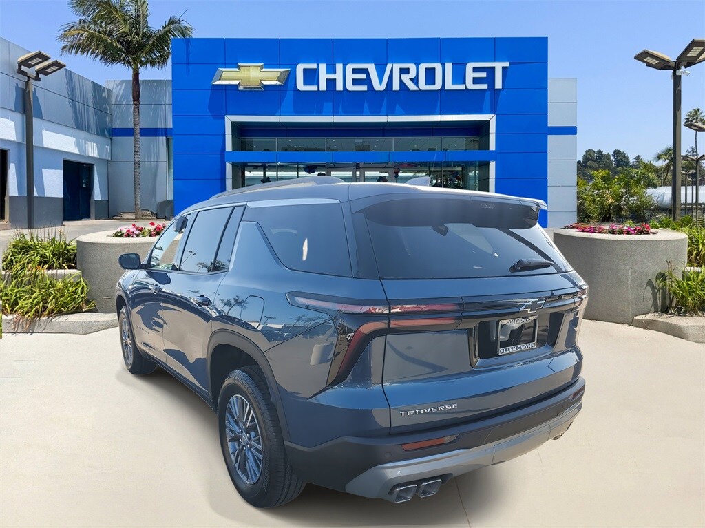 2026 Chevrolet Traverse photo 2