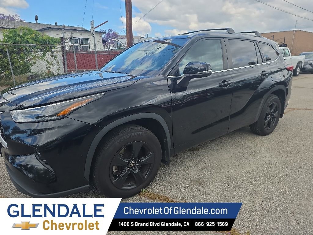 2023 Toyota Highlander XLE photo 2