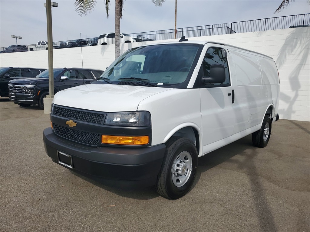 New 2025 Chevrolet Express 3500 Work Van Cargo Van