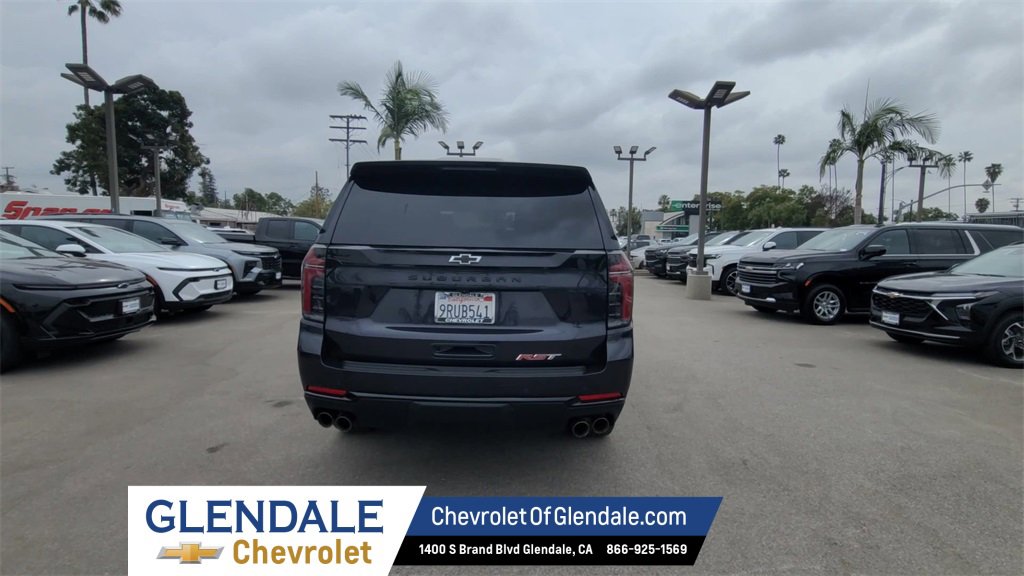 2025 Chevrolet Suburban RST photo 6