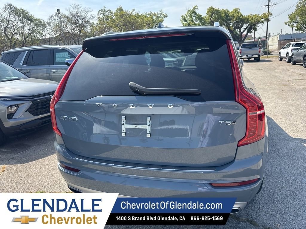 2021 Volvo XC90 T5 Momentum 7 Passenger photo 4