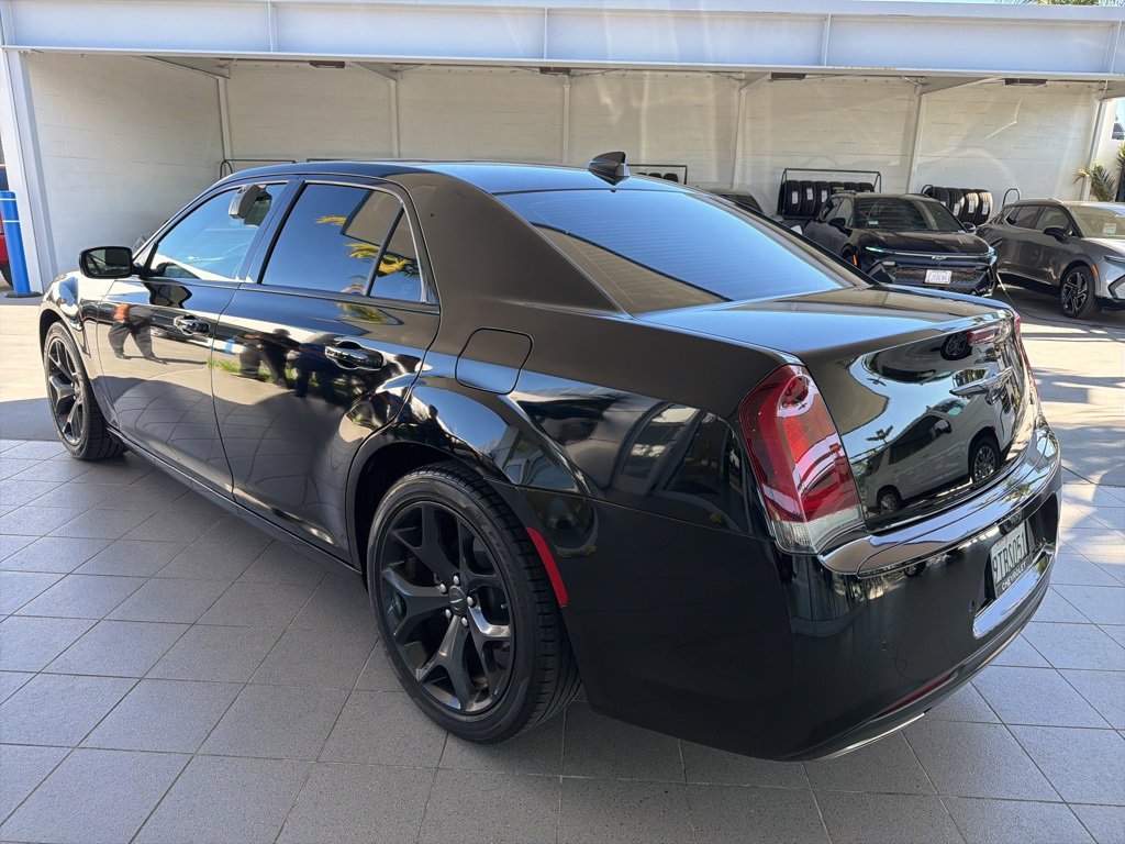 2022 Chrysler 300 photo 4