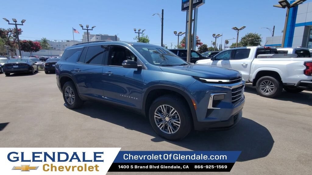 Used 2025 Chevrolet Traverse LT SUV