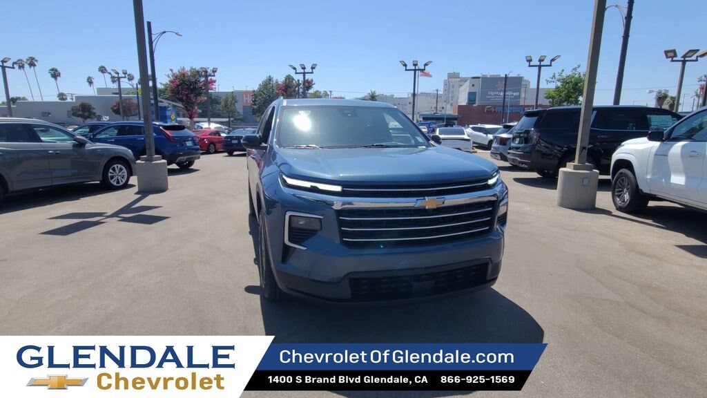 Used 2025 Chevrolet Traverse LT SUV
