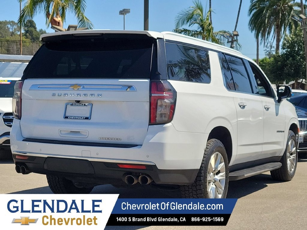2023 Chevrolet Suburban photo 3