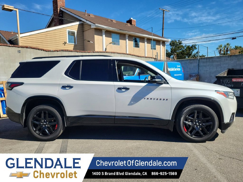 2021 Chevrolet Traverse photo 2