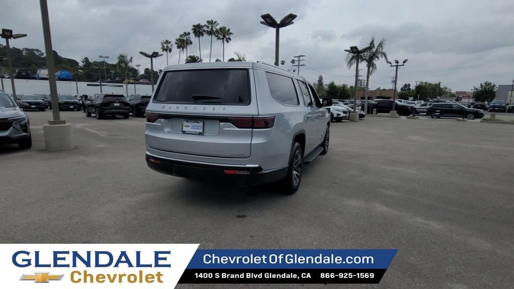 2024 Jeep Wagoneer L Series II photo 3