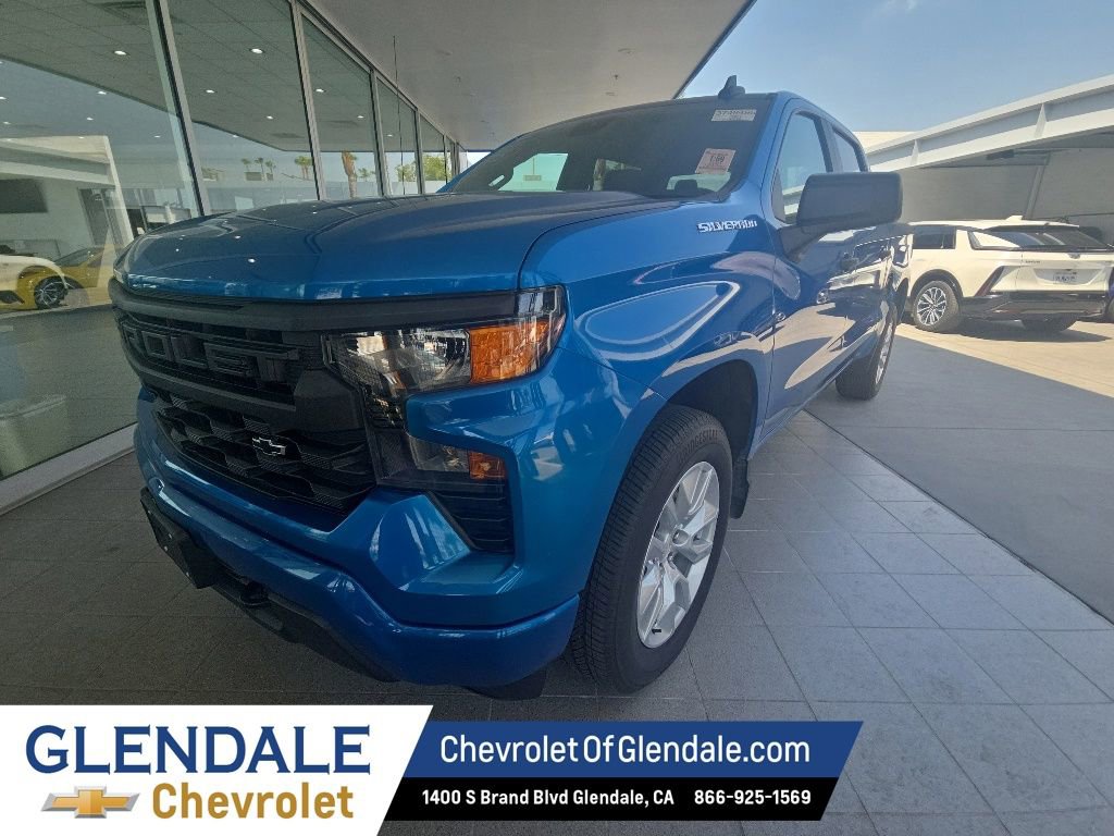 2023 Chevrolet Silverado 1500 Custom Crew Cab Short Box's photo
