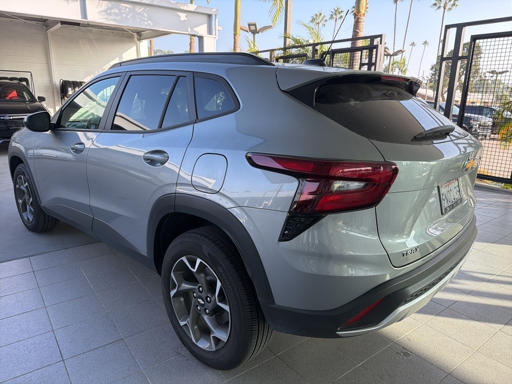 Used 2025 Chevrolet Trax LT SUV