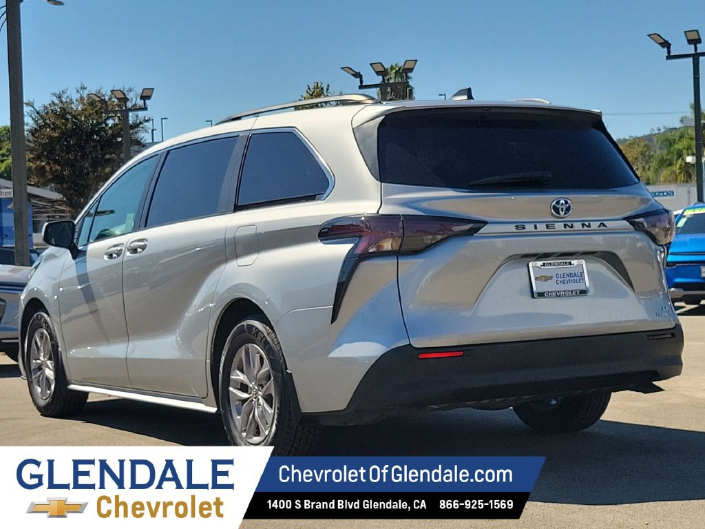 2023 Toyota Sienna photo 5
