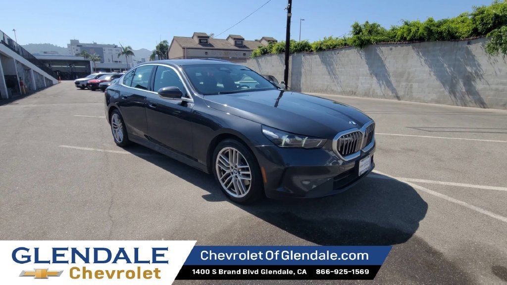 2024 BMW 5 Series photo 3