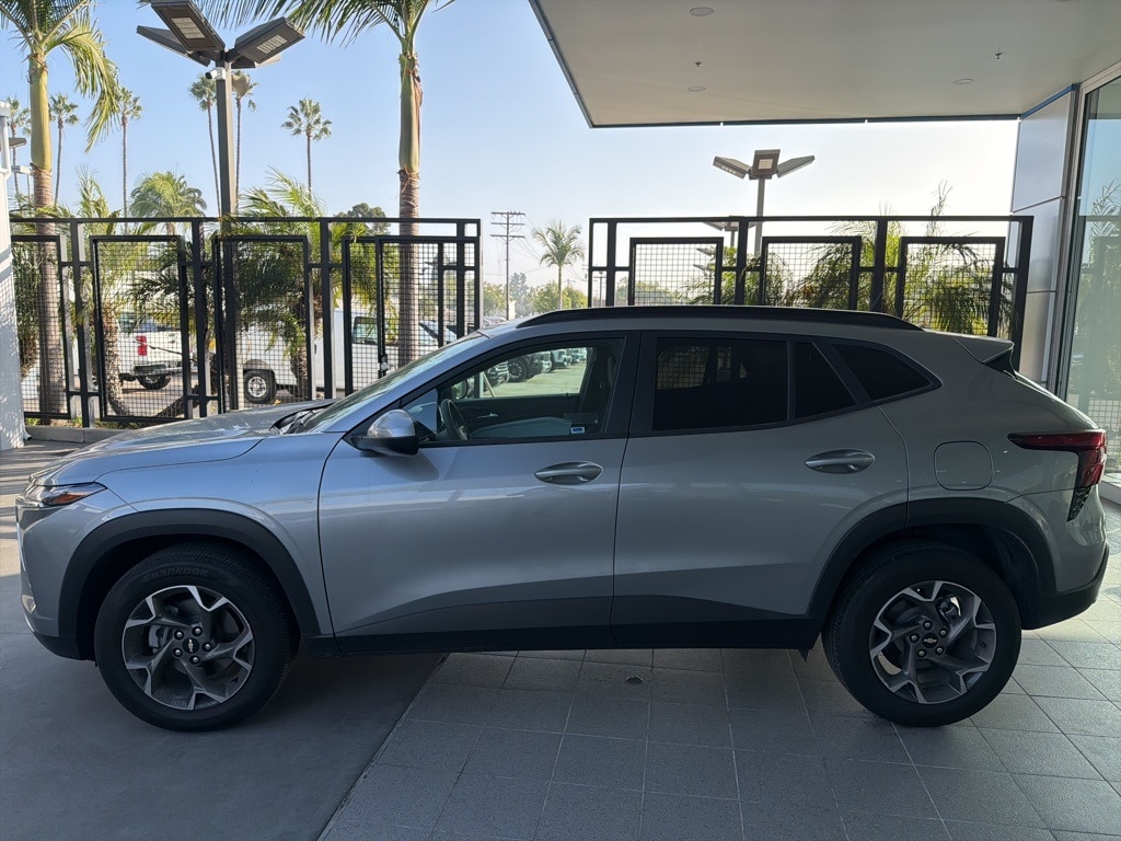 Used 2025 Chevrolet Trax LT SUV