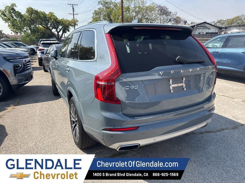 2021 Volvo XC90 T5 Momentum 7 Passenger photo 3