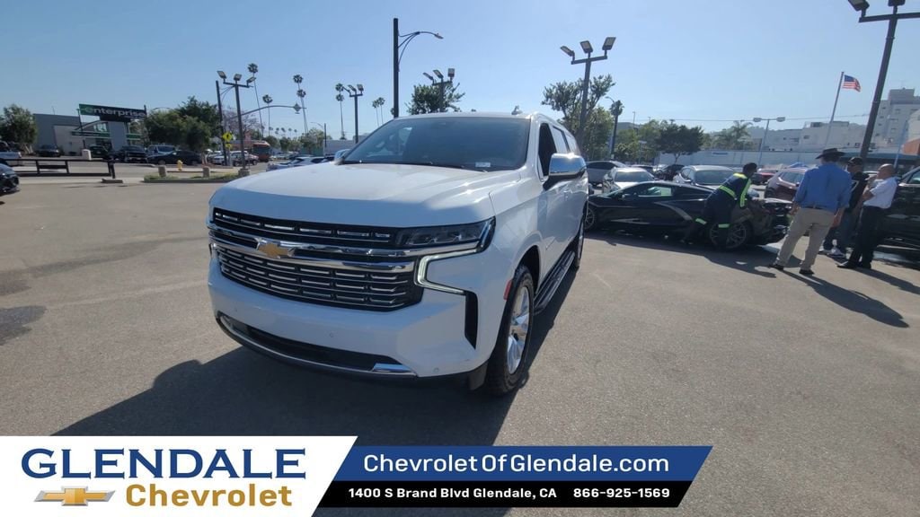 2023 Chevrolet Suburban Premier photo 2