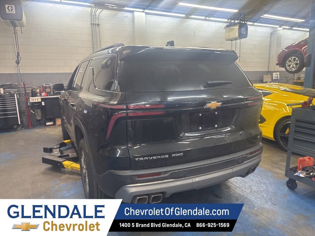 2024 Chevrolet Traverse LT photo 3