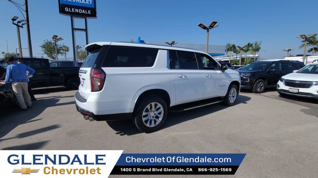2023 Chevrolet Suburban Premier photo 3