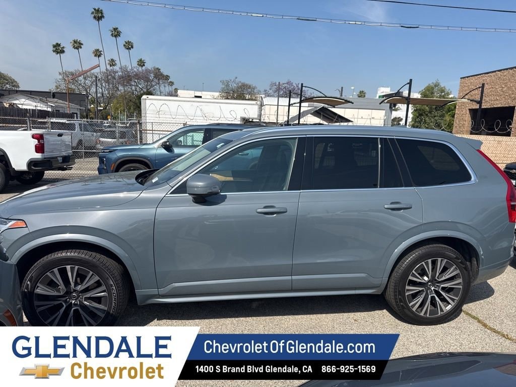 2021 Volvo XC90 T5 Momentum 7 Passenger photo 2