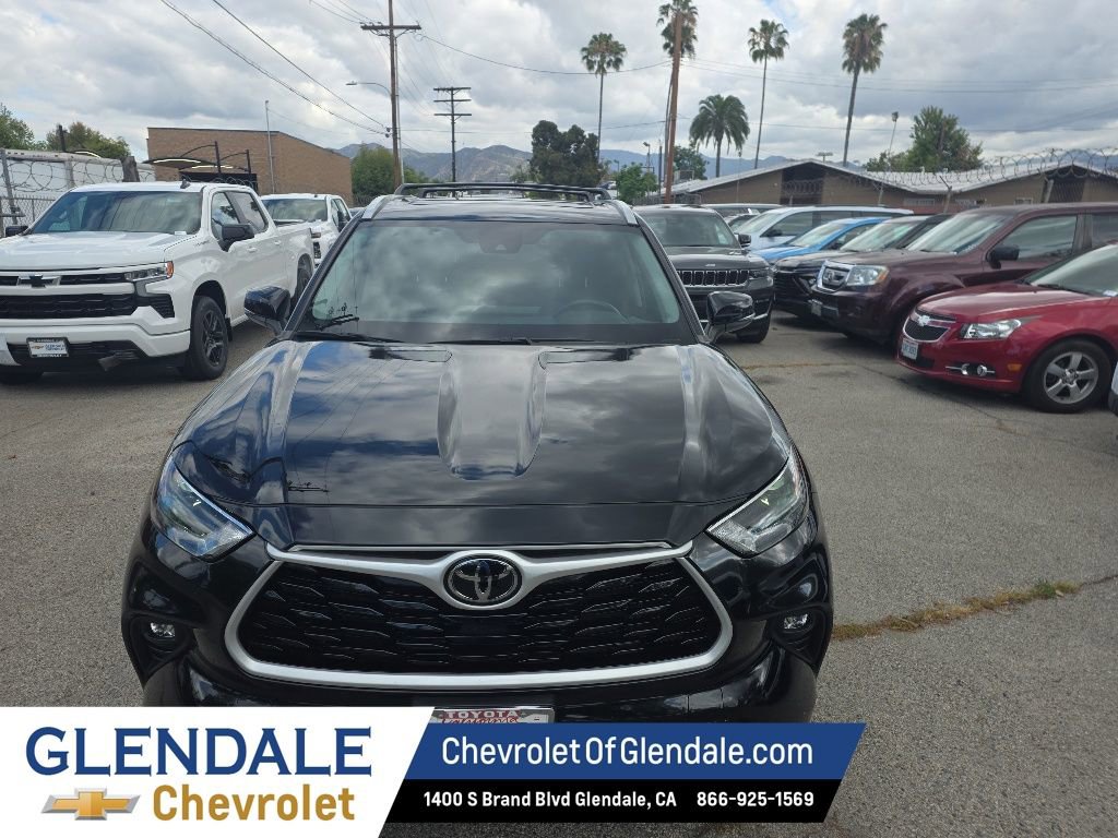 2023 Toyota Highlander XLE photo 3