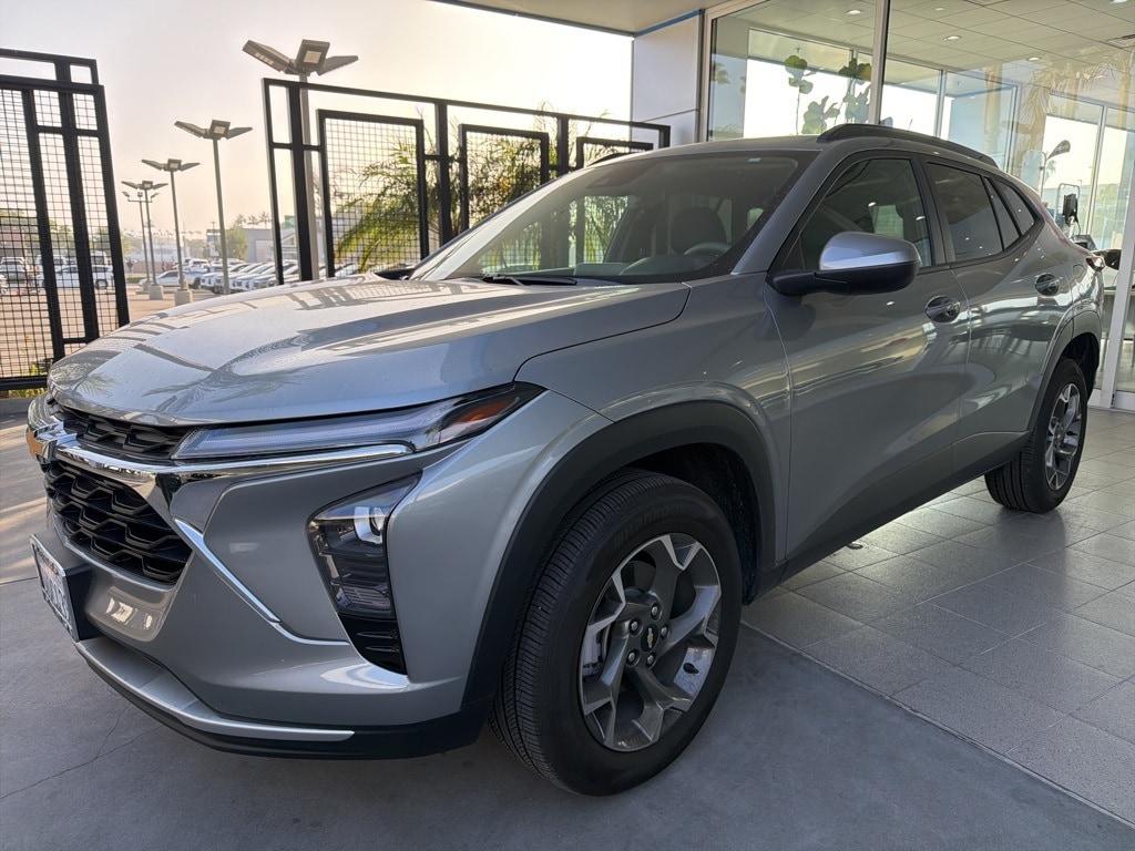 Used 2025 Chevrolet Trax LT SUV