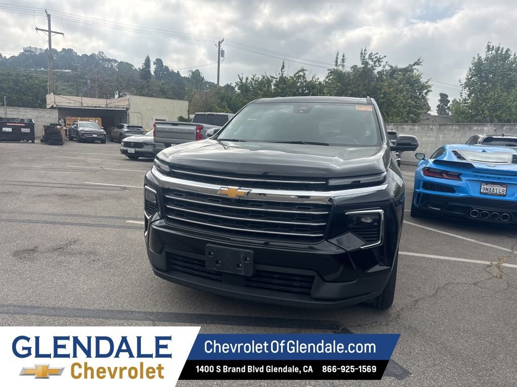 2024 Chevrolet Traverse LT photo 2