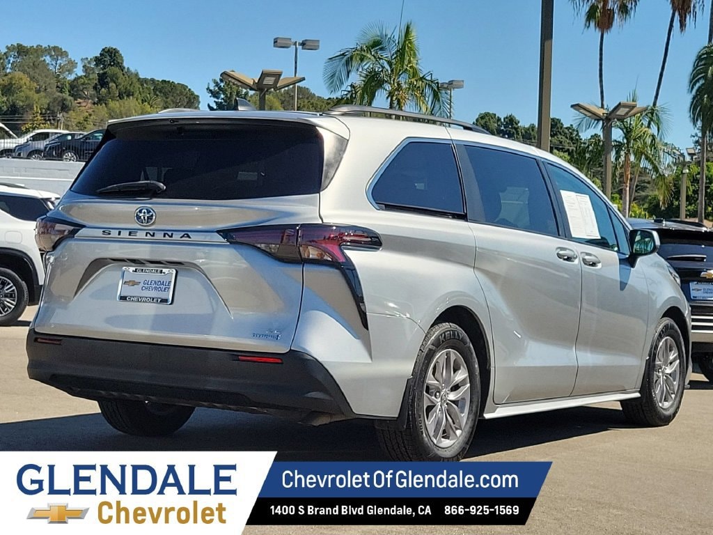 2023 Toyota Sienna photo 3