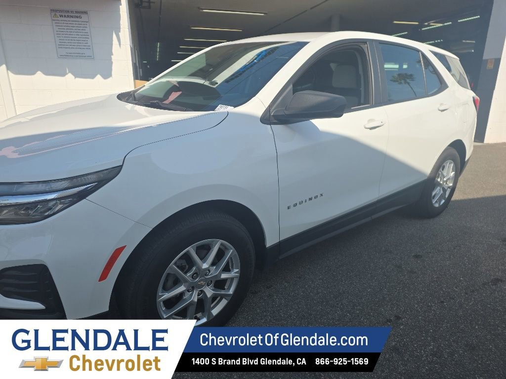 2022 Chevrolet Equinox LS photo 2
