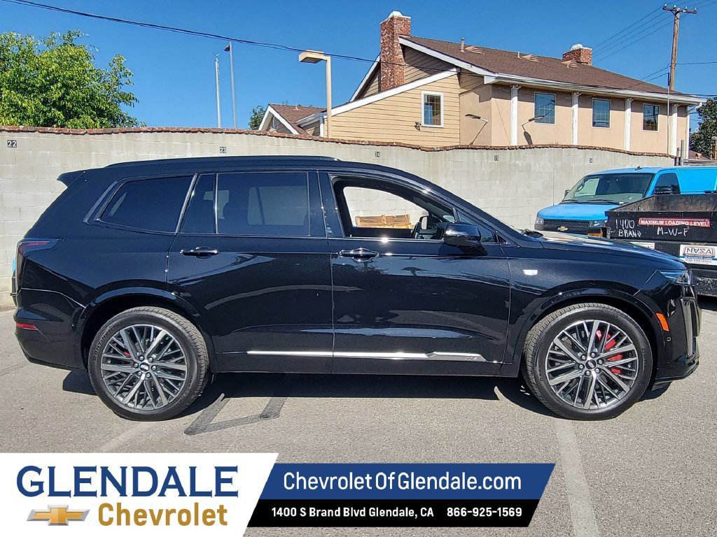 2023 Cadillac XT6 photo 2