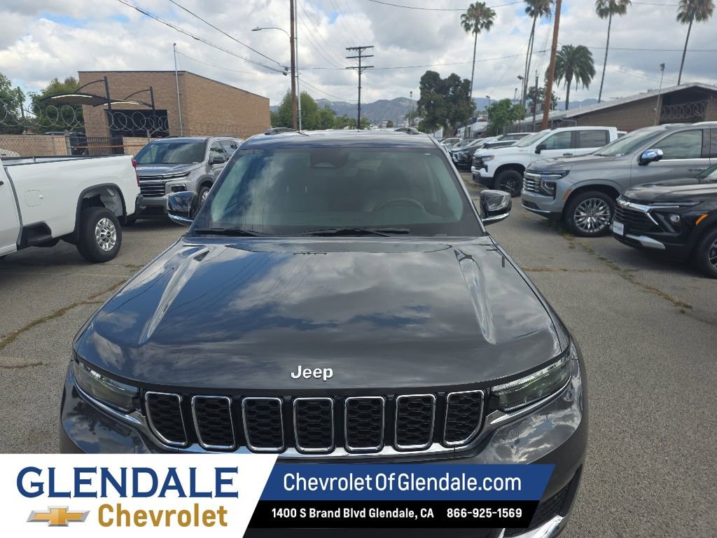 2023 Jeep Grand Cherokee L Limited 4x4 photo 3